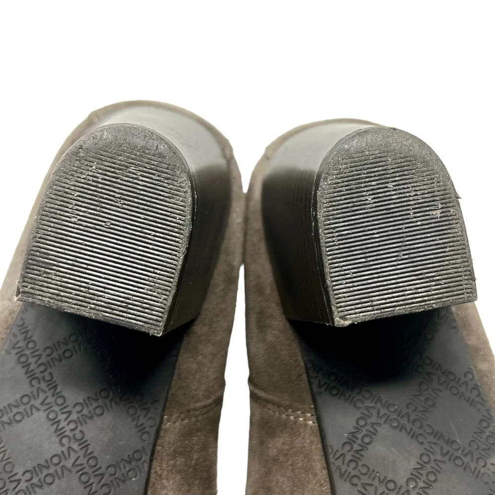 Vionic women's Madeline Greige Weatherproof Suede Ankle Boot size 9 - Picture 9 of 13